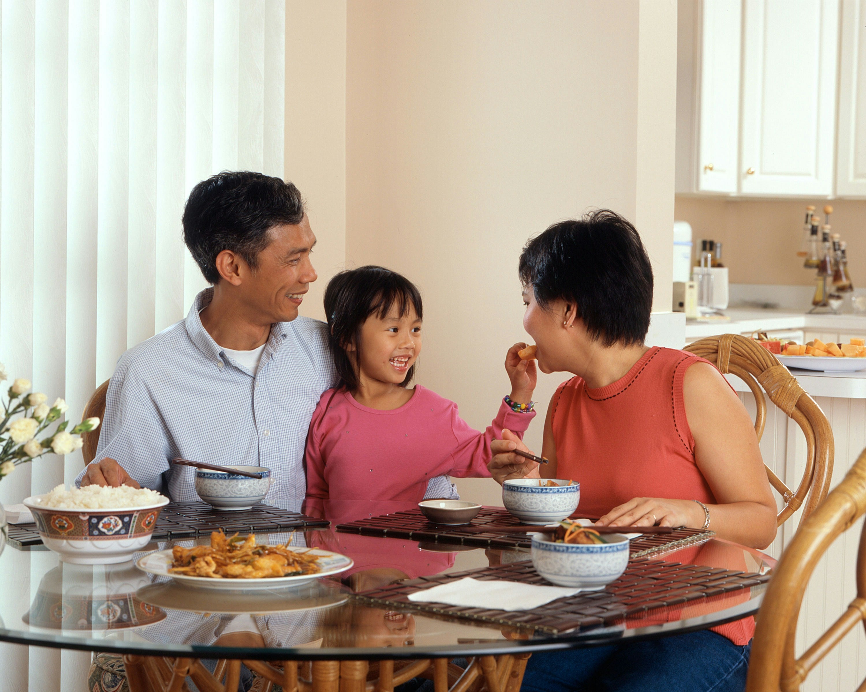 Family enjoy rice wine